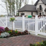 Dřevěný laťkový plot - stavba plotu svépomocí